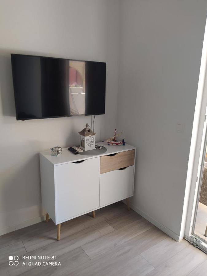 Apartmani Ana Vir Exteriér fotografie