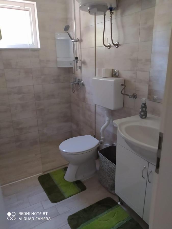 Apartmani Ana Vir Exteriér fotografie