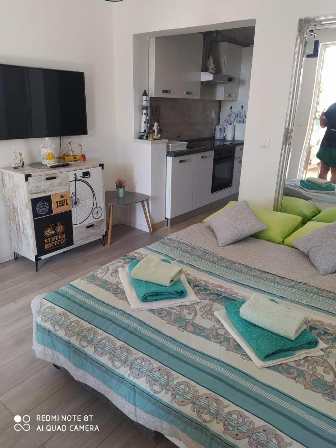 Apartmani Ana Vir Exteriér fotografie