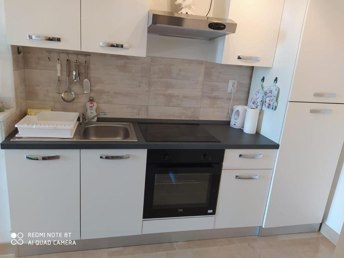 Apartmani Ana Vir Exteriér fotografie