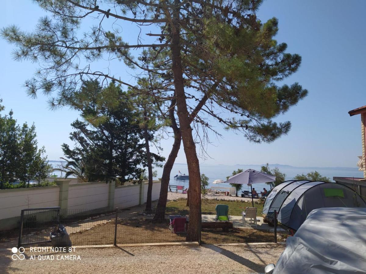 Apartmani Ana Vir Exteriér fotografie