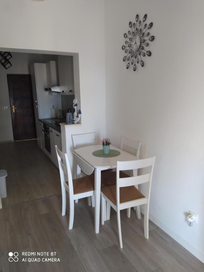 Apartmani Ana Vir Exteriér fotografie