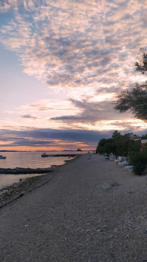 Apartmani Ana Vir Exteriér fotografie