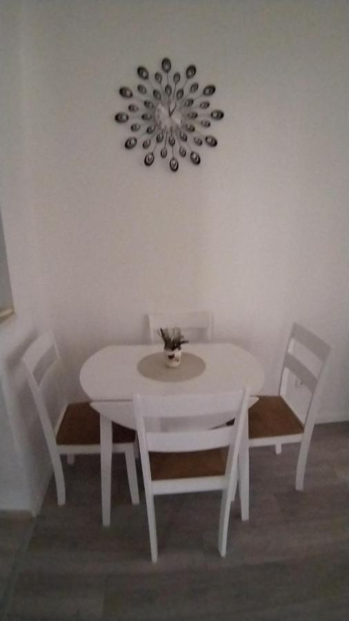 Apartmani Ana Vir Exteriér fotografie